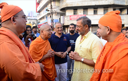 Nana Patekar flagged off the 200th cleanliness drive